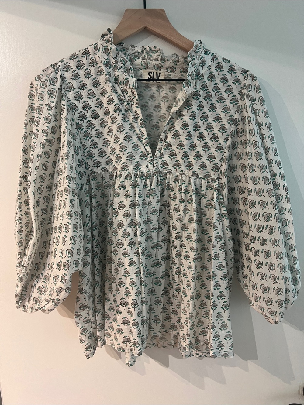 Sur la vague White & Green Printed Peasant Blouse